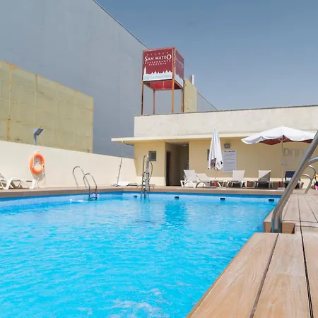 Aticos Lux Sevilla Piscina Parking * Bormujos